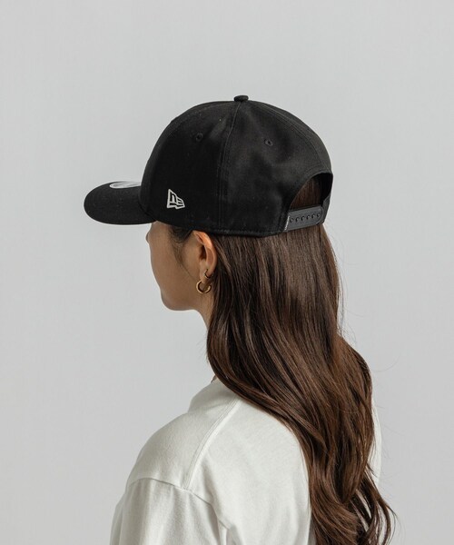Saturdays NYC(サタデーズ ニューヨークシティ )の「New Era®x Saturdays NYC "Miller" Logo Cap(キャップ・レディース・ブラック/ネイビー・F)」の19枚目の写真