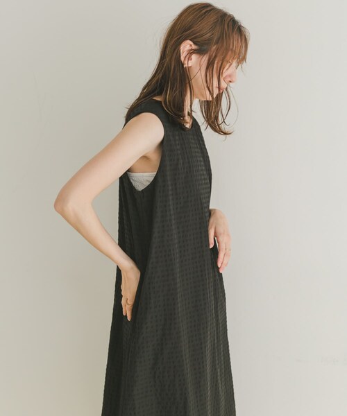 ITEMS URBANRESEARCH（アイテムズ アーバンリサーチ）の「サッカーノースリーブワンピース（ワンピース・レディース・CHK/BLK/BRN・FREE）」の7枚目の写真