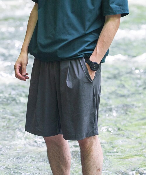 ITEMS URBANRESEARCH(アイテムズ アーバンリサーチ)の「シルキーナイロン 多機能 ショートパンツ(その他パンツ・メンズ・CHA/BLK/NVY・M/L)」の15枚目の写真