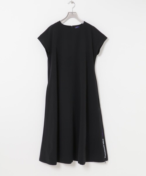 URBAN RESEARCH(アーバンリサーチ)の「『吸水速乾/UVカット/イージーケア』『別注』THOUSAND MILE×URBAN RESEARCH FRENCH SLEEVE DRESS(ワンピース・レディース・BLACK/CHARCOAL・Free)」の4枚目の写真