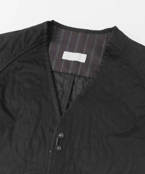 URBAN RESEARCH（アーバンリサーチ）の「MASK QUILTINGノーカラーショートジャケット∴（ノーカラージャケット・レディース・BEIGE/BLACK・1/2）」の6枚目の写真