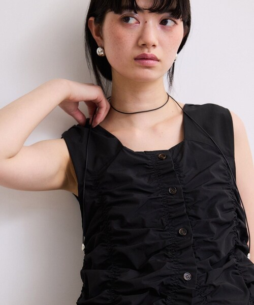 ADAM ET ROPE'（アダムエロペ）の「【WEB限定】シャーリングジレ（ベスト・レディース・ブラック/オフホワイト/ブラウン・F）」の16枚目の写真