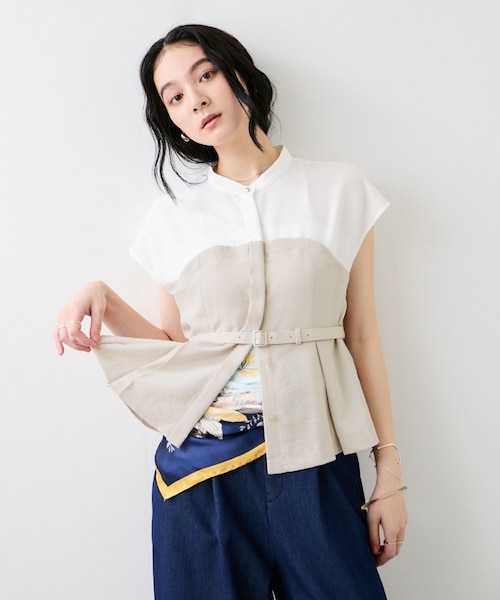 VIS(ビス)の「美easyビスチェドッキングフレンチブラウス/接触冷感・イージーケア・セットアップ対応(シャツ/ブラウス・レディース・グレー/キナリ/ネイビー/サックス・F)」の1枚目の写真