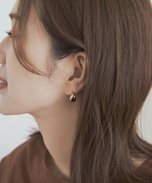 URBAN RESEARCH DOORS（アーバンリサーチドアーズ）の「プランプメタルピアス（ピアス（両耳用）・レディース・GOLD/SILVER・one）」の2枚目の写真