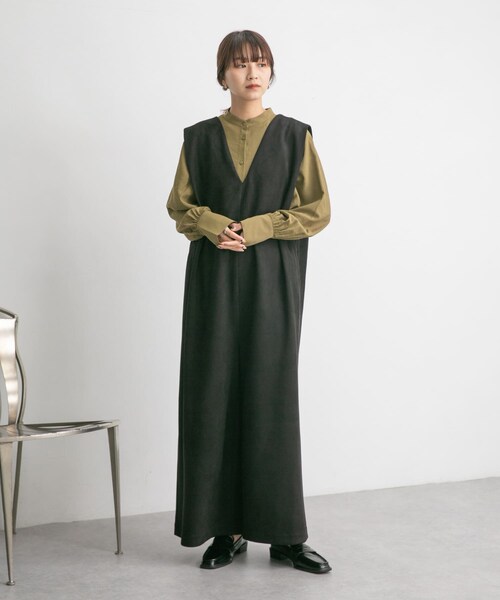 KBF（ケイビーエフ）の「ショルダータックスエードサロペット（サロペット/オーバーオール・レディース・BEIGE/BLACK・36/38）」の10枚目の写真