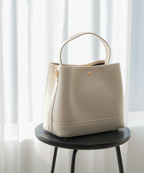 URBAN RESEARCH ROSSO（アーバンリサーチロッソ）の「AULENTTI　スクエアBAG（ハンドバッグ・レディース・LATTE/FUXIA/MOKA・-）」の4枚目の写真