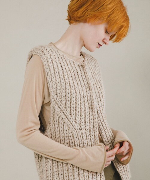 LAATO（ラート）の「hand knit vest（ベスト・レディース・クリーム/インク・FREE）」の8枚目の写真