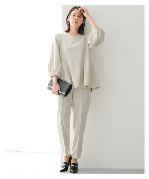 nissen（ニッセン）の「【レディーススーツ】ダンボールニット素材ブラウスセットアップスーツ（９分袖ブラウス＋テーパードパンツ）（フォーマルスーツ/小物・レディース・黒/ライトベージュ・S/M/L/LL/3L/4L/5L）」の2枚目の写真