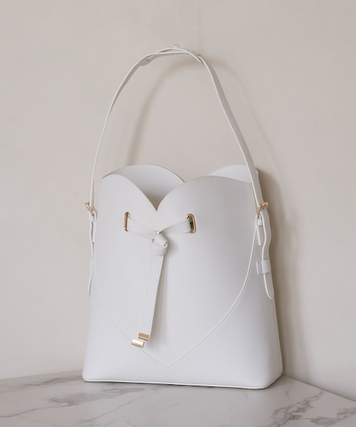 VIS（ビス）の「【A4収納】ハートカットバッグ(ラージサイズ)/追加（ショルダーバッグ・レディース・ブラック/キナリ/ピンク・F）」の4枚目の写真