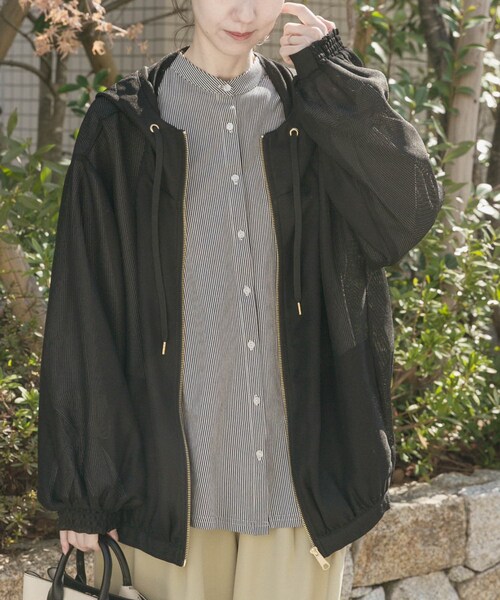 ITEMS URBANRESEARCH（アイテムズ アーバンリサーチ）の「『イージーケア』メッシュマウンテンパーカー(楽着シリーズ)（マウンテンパーカー・レディース・BLK/WHT/KHK・Free）」の11枚目の写真