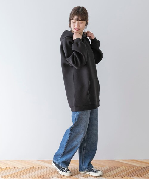 ITEMS URBANRESEARCH（アイテムズ アーバンリサーチ）の「ダンボールニットBIGパーカー（パーカー・レディース・LIGHT BLUE/WHITE/BLACK・one）」の15枚目の写真