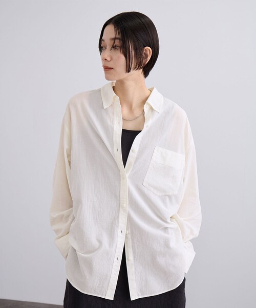 ADAM ET ROPE'(アダムエロペ)の「YAMAZAKIテキスタイルニュアンスコットンシャツ(シャツ/ブラウス・レディース・オフホワイト/ベージュ/サックス・F)」の7枚目の写真