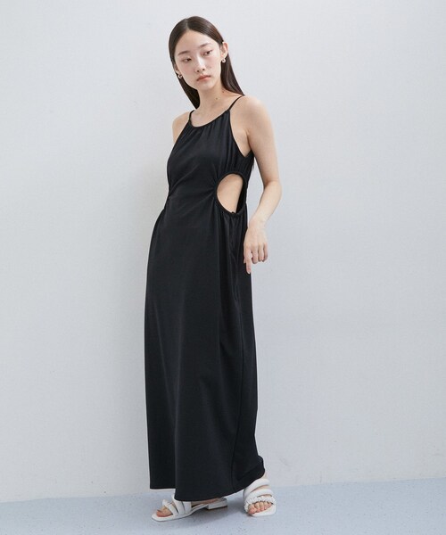 ADAM ET ROPE'(アダムエロペ)の「カットアウトキャミワンピース(ワンピース・レディース・ブラック/カーキ・F)」の8枚目の写真