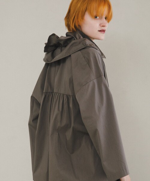 LAATO（ラート）の「frill skipper blouse（シャツ/ブラウス・レディース・パール/セメント・FREE）」の2枚目の写真