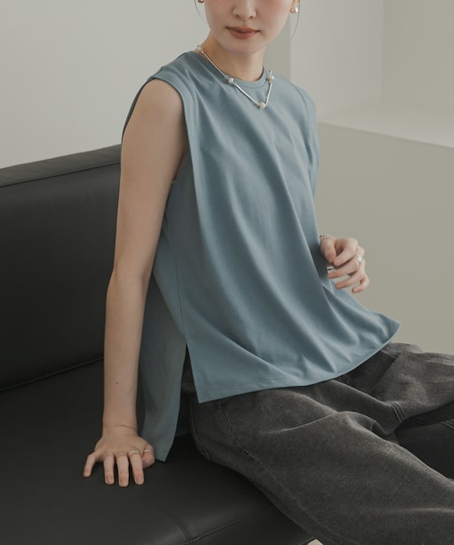 URBAN RESEARCH(アーバンリサーチ)の「汗染み防止ショルダータックカットソー(タンクトップ・レディース・OFF WHITE/CHARCOAL/BLUE GRAY・Free)」の3枚目の写真