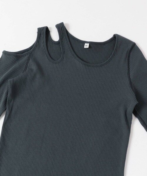 URBAN RESEARCH（アーバンリサーチ）の「HAKUJI　Shoulder hole Long-Sleeve（Tシャツ/カットソー・レディース・BLUE GREY/BLACK・FREE）」の7枚目の写真
