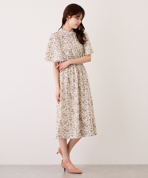 Jayro(ジャイロ)の「花柄フレアスリーブワンピース(ワンピース・レディース・ブラック系/ホワイト系/ブルー系・M)」の15枚目の写真