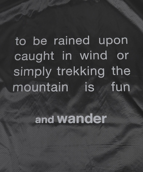 EKAL（エカル）の「and wander　SIL PONCHO（レインコート/ポンチョ・メンズ・BLACK/Off White・One）」の13枚目の写真