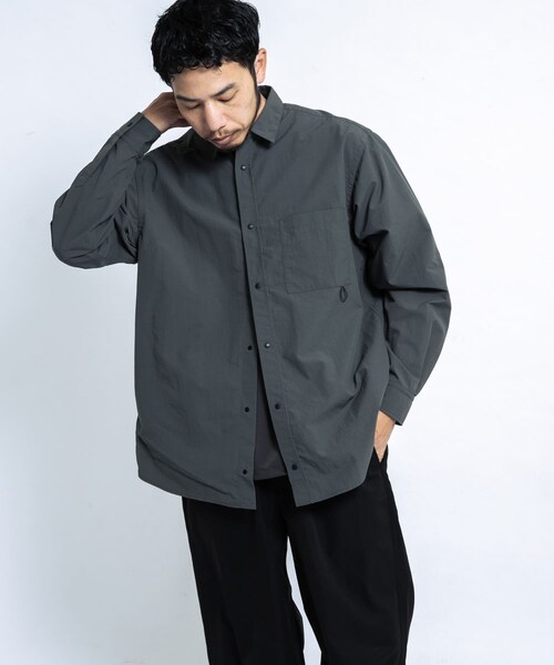 EKAL（エカル）の「『UR TECH』ナイロンタッサーロングスリーブシャツ（シャツ/ブラウス・メンズ・レイクサンリーフ/イエロー/ネイビー/グラファイト/レイクブルー・M/L/XL）」の10枚目の写真