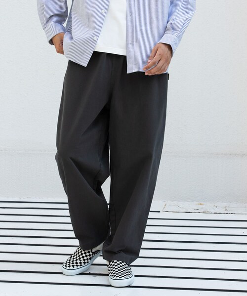 URBAN RESEARCH Sonny Label（アーバンリサーチサニーレーベル）の「ベーシックワイドイージーチノパンツ（チノパンツ・メンズ・ブラック/チャコール/ネイビー/ベージュ・S/M/L）」の15枚目の写真