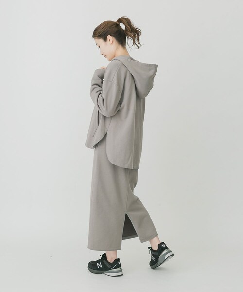 EKAL（エカル）の「EKAL　レイクショアキーネックフーディー（パーカー・レディース・カーキ/ベージュ/チャコール・FREE）」の17枚目の写真