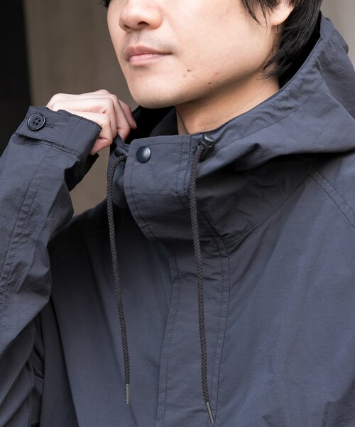 URBAN RESEARCH DOORS（アーバンリサーチドアーズ）の「FORK&SPOON　フーディージャケット（マウンテンパーカー・メンズ・INKBLACK/SAGEGREEN・4/5）」の10枚目の写真