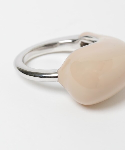 URBAN RESEARCH(アーバンリサーチ)の「JAMIRAY ENA DROP RING(リング・レディース・WHITE/BROWN・13)」の5枚目の写真