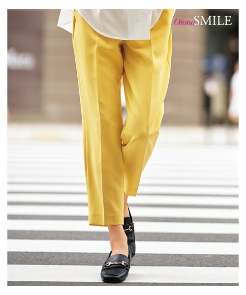 nissen（ニッセン）の「タックテーパードパンツ【OtonaSMILE】（パンツ・レディース・黒/ブルーグリーン/イエロー/ピンク/オフホワイト/オペラピンク・M/L/LL/3L/4L/5L）」の2枚目の写真