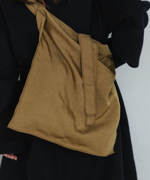 URBAN RESEARCH（アーバンリサーチ）の「『一部別注カラー』ITTI　MARY INSIDE OUT TOTE- L（トートバッグ・レディース・BLACK/RED/別注CURRY・-）」の18枚目の写真