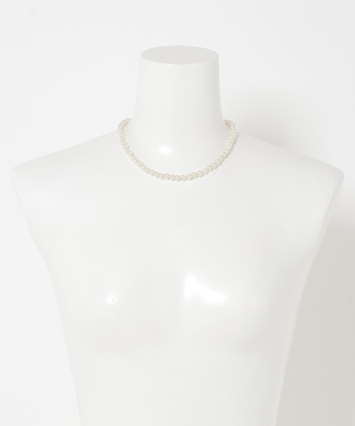 URBAN RESEARCH（アーバンリサーチ）の「『別注』gren by M×URBAN RESEARCH　スフレパールチョーカー42CM（ネックレス・レディース・WHT・-）」の4枚目の写真
