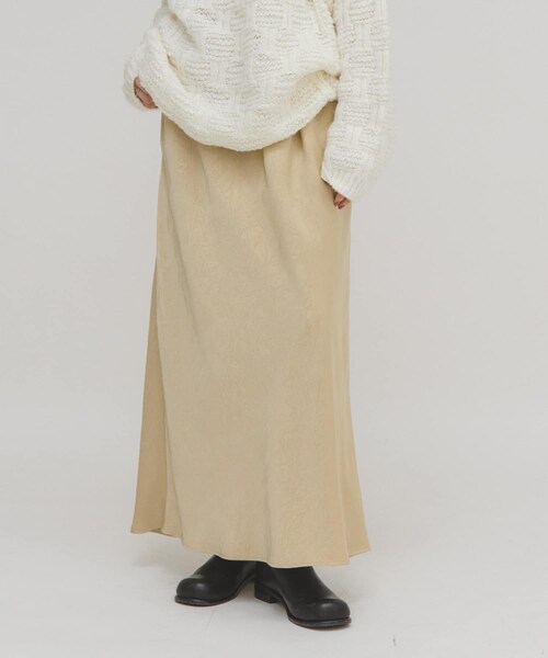 KBF（ケイビーエフ）の「クラッシュサテンナロースカート（スカート・レディース・BEIGE/CHARCOAL/BLACK・One）」の3枚目の写真