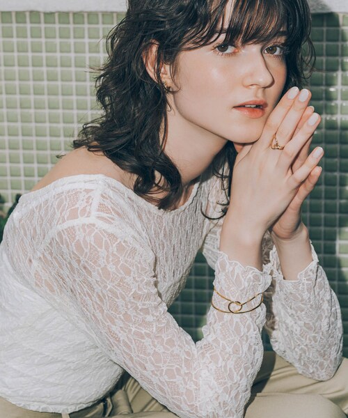 SMELLY（スメリー）の「ニュアンスカーブバングル（ブレスレット・レディース・GLD・-）」の7枚目の写真
