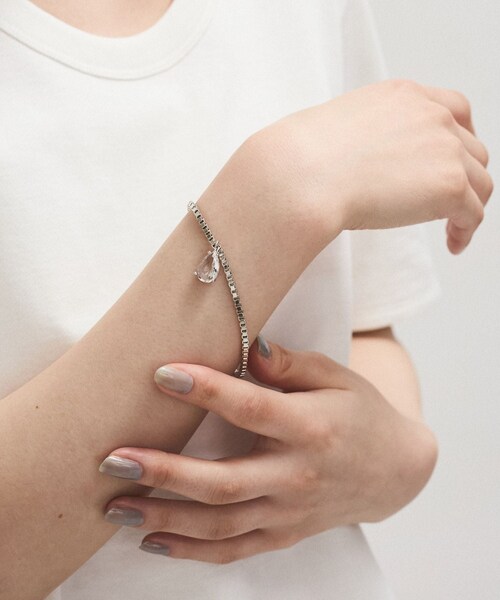 ADAM ET ROPE'（アダムエロペ）の「LES BIJOUX ガラスビーズブレスレット（ブレスレット・レディース・ゴールド/シルバー・F）」の4枚目の写真