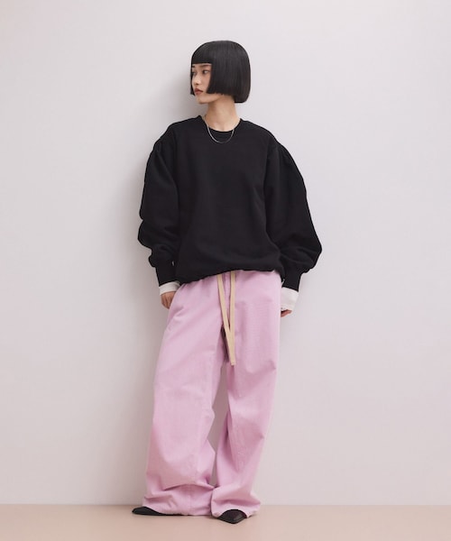 ADAM ET ROPE'（アダムエロペ）の「【WEB限定】ボリュームスリーブスウェット（スウェット・レディース・ブラック/オフホワイト/キナリ系/ピンク・F）」の11枚目の写真