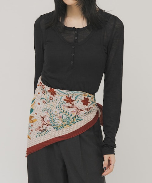 KBF（ケイビーエフ）の「ヴィンテージフラワースカーフ（バンダナ/スカーフ・レディース・RED/ORANGE・One）」の5枚目の写真