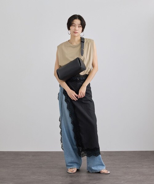 ADAM ET ROPE'(アダムエロペ)の「【WEB限定】ワイドベルトボックスショルダー(ショルダーバッグ・レディース・ブラック/グレー系・F)」の22枚目の写真