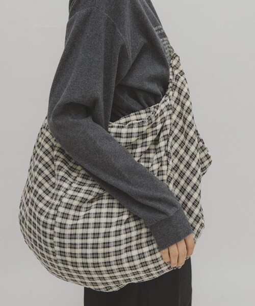 KBF(ケイビーエフ)の「2WAYビッグイージBAG(トートバッグ・レディース・IVORY/GREEN/IVORY2・One/one)」の13枚目の写真