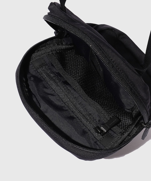 ADAM ET ROPE'（アダムエロペ）の「【MONOLITH/モノリス】SHOULDER STANDARD SSS（ショルダーバッグ・メンズ・ブラック・F）」の22枚目の写真