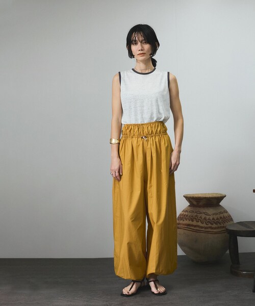 ADAM ET ROPE'(アダムエロペ)の「【J'aDoRe・店舗限定】【Batoner(バトナー) for SALON】別注リネンリンガーノースリーブ(タンクトップ・レディース・ホワイト系/ベージュ系/サックス・F)」の9枚目の写真