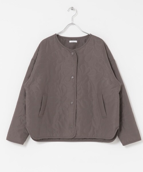 ITEMS URBANRESEARCH(アイテムズ アーバンリサーチ)の「ノーカラー中綿ブルゾン(ノーカラージャケット・レディース・BLK/BEG/BRN・FREE)」の21枚目の写真