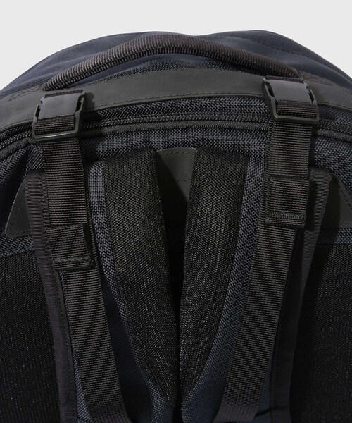 ADAM ET ROPE'（アダムエロペ）の「【MONOLITH/モノリス】BACKPACK PRO SOLID M（バックパック/リュック・メンズ・ブラック/ネイビー・F）」の11枚目の写真