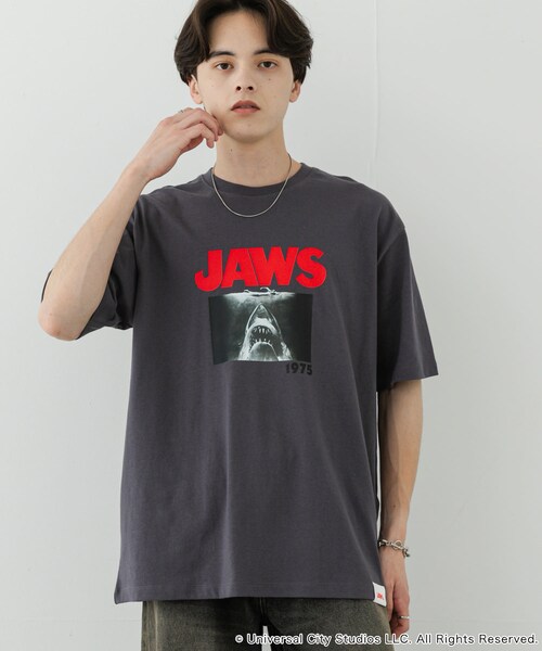 SENSE OF PLACE by URBAN RESEARCH（センスオブプレイスバイアーバンリサーチ）の「『別注』SENSE OF PLACE×JAWS　プリントT-SHIRTS/B（Tシャツ/カットソー・メンズ・WHITE/CHARCOAL/BLUE・M/L）」の15枚目の写真