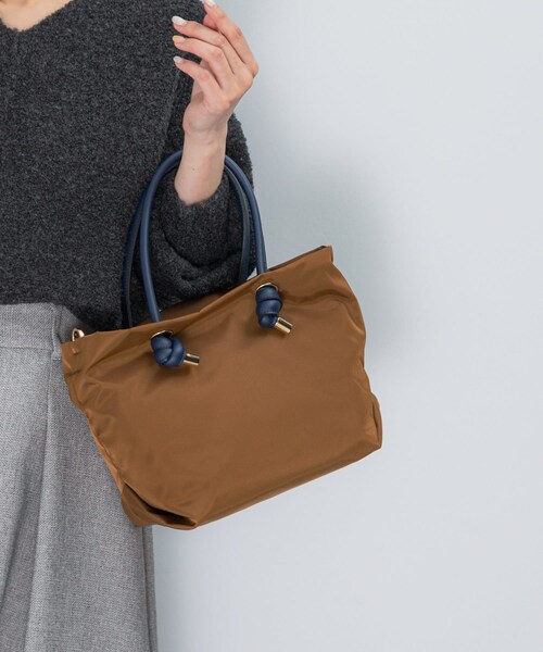 URBAN RESEARCH ROSSO（アーバンリサーチロッソ）の「『一部別注カラー』VIOLA d’ORO　BIANCA　S（トートバッグ・レディース・BLKBLK/TAUPEBLK/BLKTAUPE/別注BRNNVY・S）」の14枚目の写真