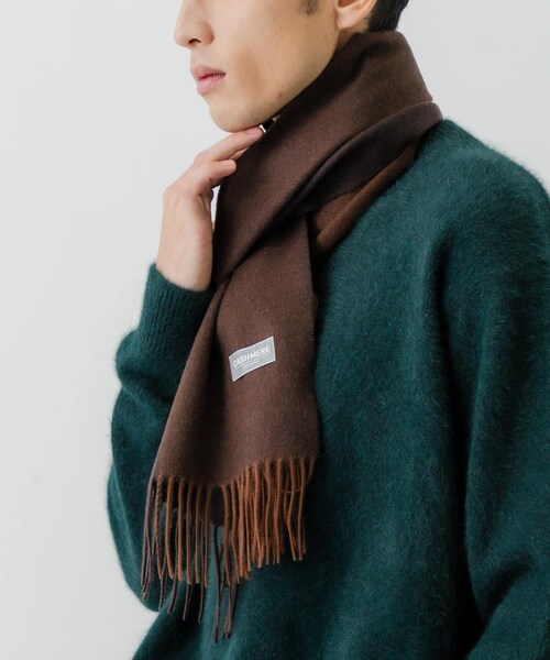 URBAN RESEARCH（アーバンリサーチ）の「バイカラーカシミヤマフラー（マフラー・メンズ・BRN×L.BRN/CCL×GRAY・FREE）」の3枚目の写真