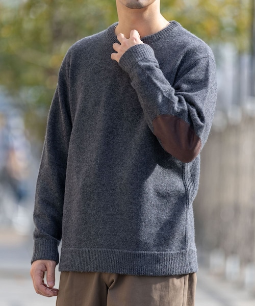 URBAN RESEARCH ROSSO（アーバンリサーチロッソ）の「『XLサイズあり』ハミルトンラムズウールエルボーパッチニット（ニット/セーター・メンズ・BLACK/BEIGE/GREIGE/NAVY/BLUE/WHITE/CHARCOAL・S/M/L/XL）」の3枚目の写真