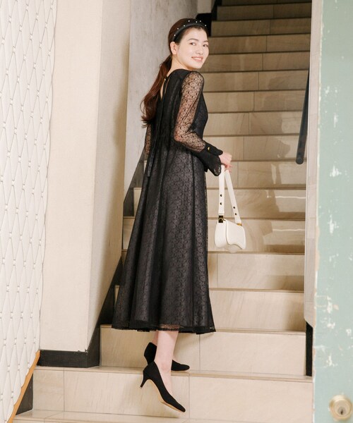 幾何レースバックリボンドレス