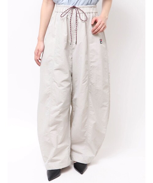 LAGUNAMOON（ラグナムーン）の「【FILA別注】エアリーナイロンバナナパンツ（その他パンツ・レディース・チャコールグレー/ベージュ・S/M）」の4枚目の写真