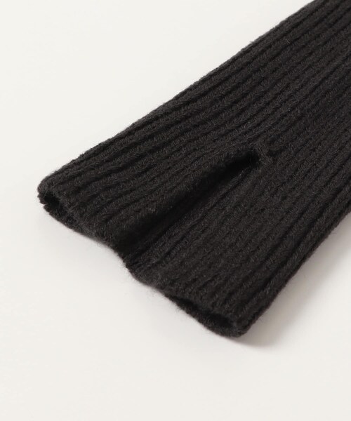 KBF（ケイビーエフ）の「スリットリブアームウォーマー（ベルト・レディース・BEIGE/CHARCOAL/CAMEL・one）」の11枚目の写真