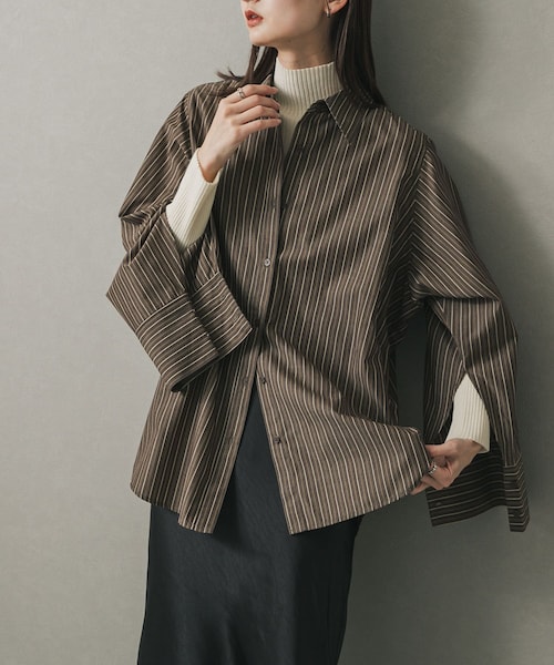 SENSE OF PLACE by URBAN RESEARCH（センスオブプレイスバイアーバンリサーチ）の「スリットスリーブルーズシャツ（シャツ/ブラウス・レディース・IVORY/L.BLUE/BLU×WHT/BRN×BEG・one）」の2枚目の写真