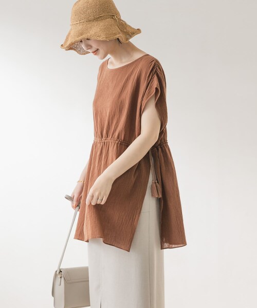 URBAN RESEARCH ROSSO（アーバンリサーチロッソ）の「F by ROSSO　ウエストギャザーオーバーブラウス（シャツ/ブラウス・レディース・BROWN/BLACK/WHITE・FREE）」の21枚目の写真